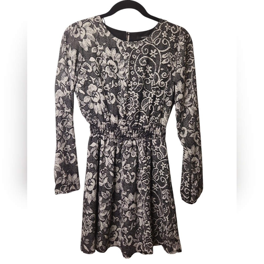 NWT FOREVER 21 Women's Black/Cream Floral Mini Dress Size S